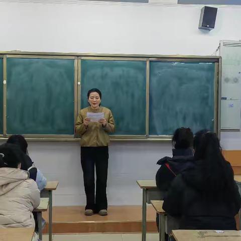 逐梦T台，不负韶华——我校服装表演专业考前集训动员会顺利召开 为凝聚备考共识，提振学子信心，明确集训方向，助力服装表演专业学子高效冲刺专业考试，近日，我校隆重召开服装表演专业考前集训动员会
