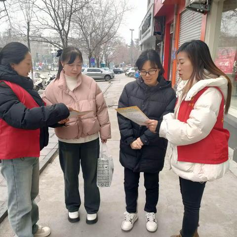 巩义市杜甫路街道体育馆社区开展“扫黄打非”净环境专项巡查行动