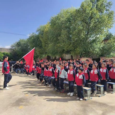 童心颂党恩  奋进新征程——新庄尔小学庆祝伟大祖国74周年华诞诗歌朗诵主题队日活动