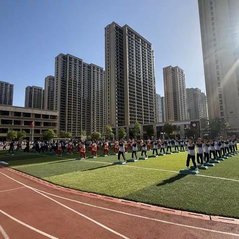 “悦”动少年凌云志 当“燃”不让向未来 —凤凰双语教育集团第六届“文灵杯”运动会