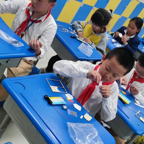 钱小四年级科学实验课