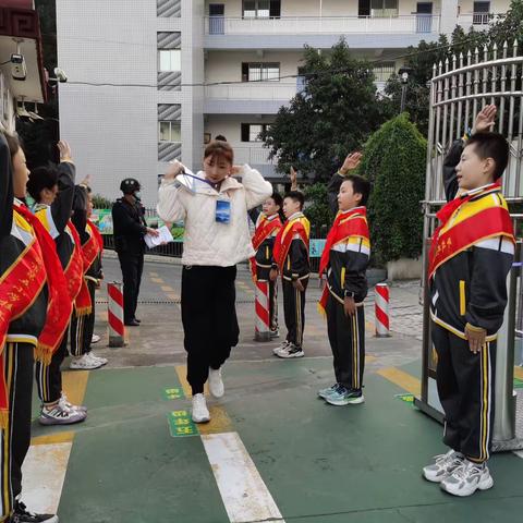 半日相约 共享成长-----市五小家长开放日活动