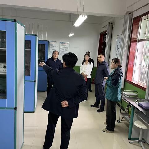 底庙镇开展校园实验室易制毒化学品排查活动