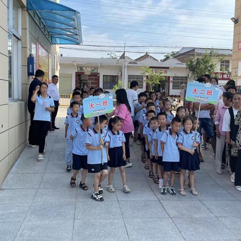 ❤️走进小学❤️ 一起在苏村镇中心小学门口留下这美好的瞬间吧！