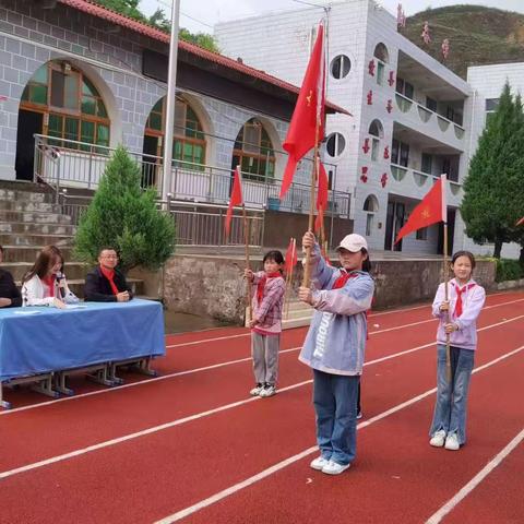 飘扬红领巾 奋进新征程 ——张家滩小学“喜迎二十大  争做好队员”一年级入队仪式