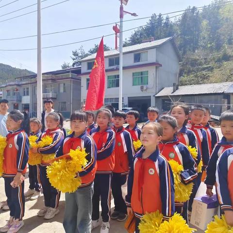 “三月学雷锋 传递敬老心”永定区希望小学2101班学雷锋志愿服务活动