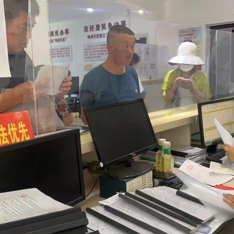 赵园社区积极开展低保年审工作