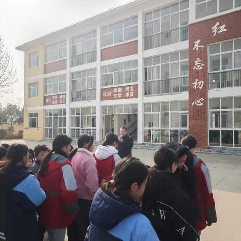 弘扬雷锋精神，争做新时代好少年