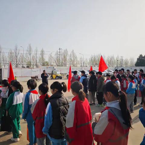 缅怀英烈，传承红色精神