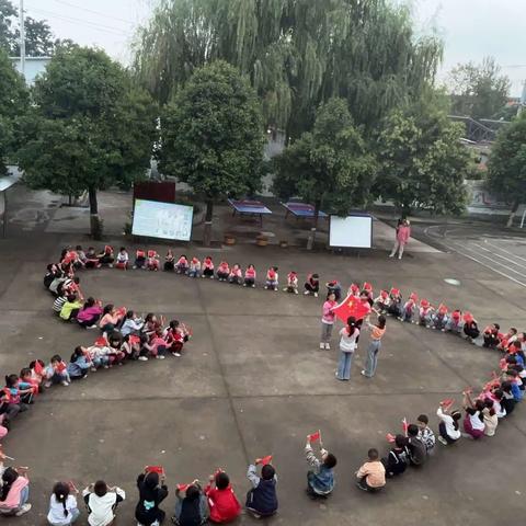 喜迎国庆 两操评比 与国旗合影 为祖国点赞——昌王小学开展庆国庆系列主题活动