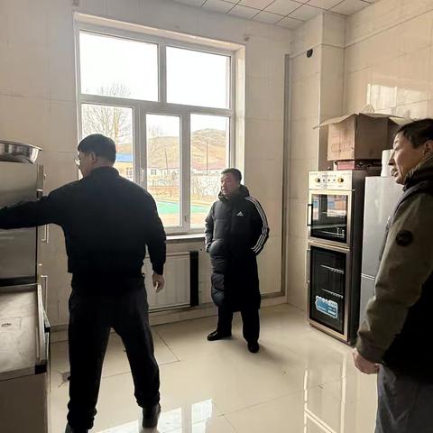 筑牢安全防线，护航新春寒假——满族屯学校春节前夕假期安全排查纪实