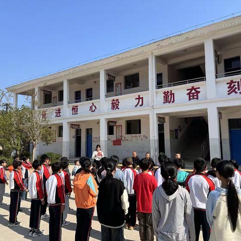 爱心传递 温暖校园——崇仁县桃源乡沙洲小学获爱心人士捐赠书包活动