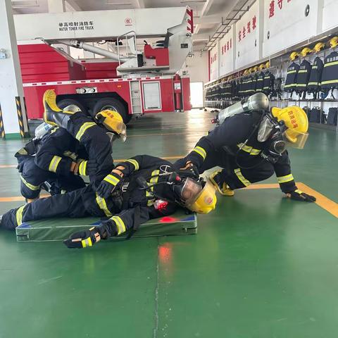 【中海油消防】聚焦实战需要 筑牢安全底线——东方石化专职消防队组织开展单人和双人拖拽救援技术专项训练