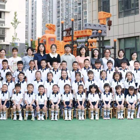 大一班第五主题活动：再见，幼儿园——感恩回忆录