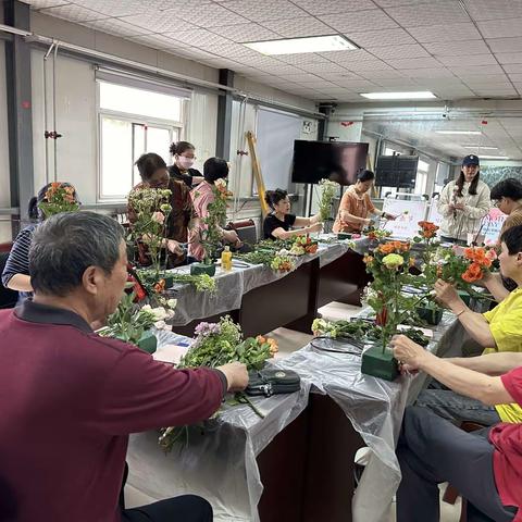 以花会邻  雅致生活——黄河社区开展母亲节插花活动