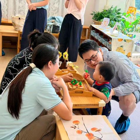 拥抱世界！社区萌娃开启童趣探索之旅——六里屯街道嘉福园社区携手棕榈泉伊顿幼儿园开展亲子启蒙活动