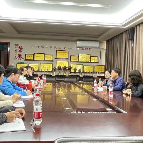 英语名师展风采 联合教研谱新篇 ——新疆生产建设兵团名师团观摩我校初、高中英语名师工作室教研活动纪实