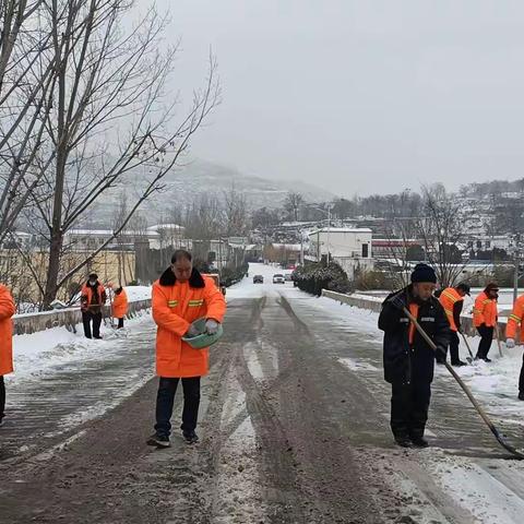 汝州市公路管理局沐雪奋战保畅通