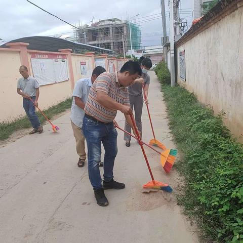 玉雄村开展环境整治及人畜混居排查工作