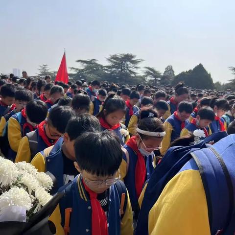 【汉风&楚韵·少先队】 “缅怀革命先烈，赓续红色基因”——五年级清明祭扫活动