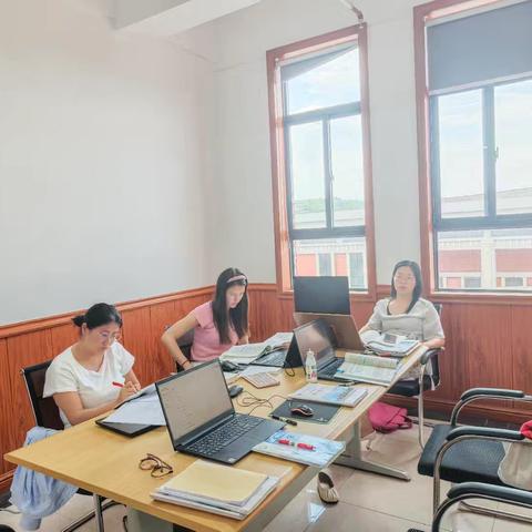 “集体备课，共促成长”——初一数学组第十三周集体备课