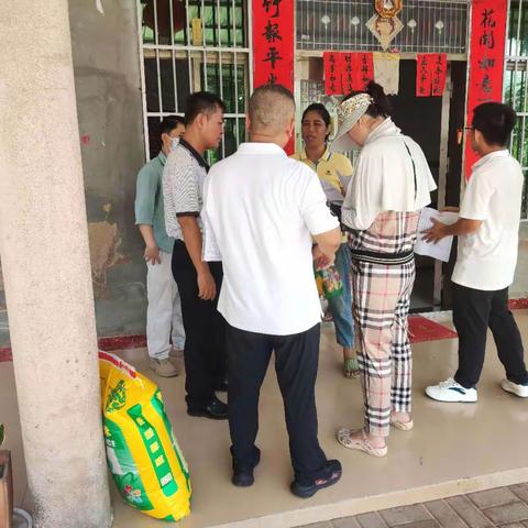 榆红村8月份入户低保特困工作简报