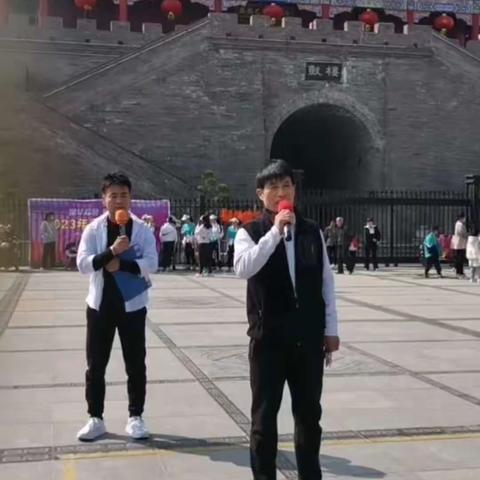 2023年乾县广场健身舞表演                       在一广场举行