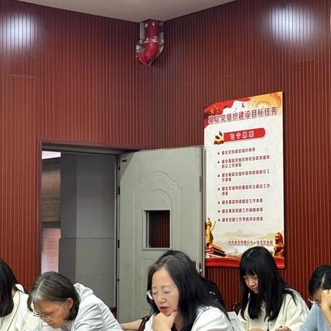 精准分析明方向，凝心聚力再启航——八年级期中质量分析会