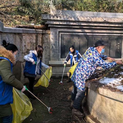 建桥街大桥社区春节前夕开展祢衡墓大清扫活动