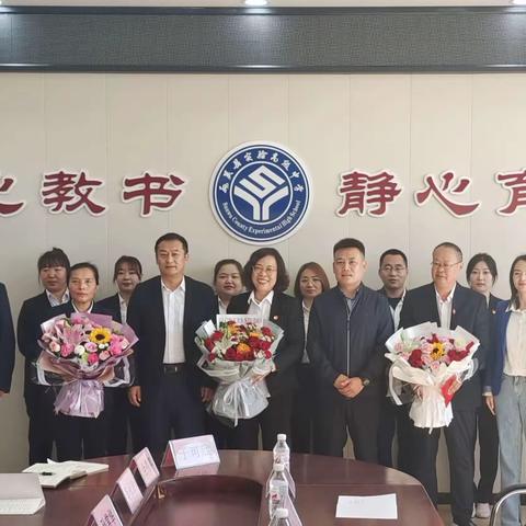 尊师情意重 关怀暖人心——县领导开展教师节走访慰问活动