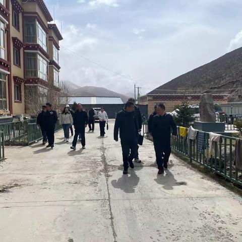 州教育局局长李德强赴瓦须乡开展控辍保学座谈交流会