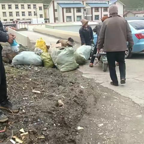 瓦须乡开展全域无垃圾清理专项行动