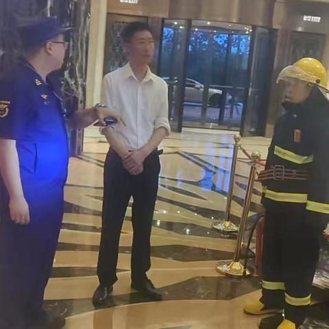 秦汉大队深入辖区重点单位开展夜查行动