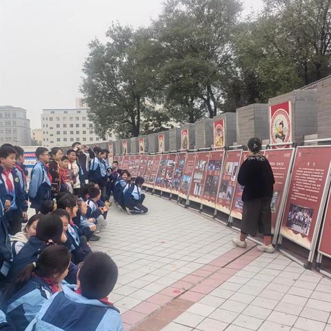 “见扶博之美 溯文化根源” ----扶风县博物馆书画摄影作品展走进扶风小学