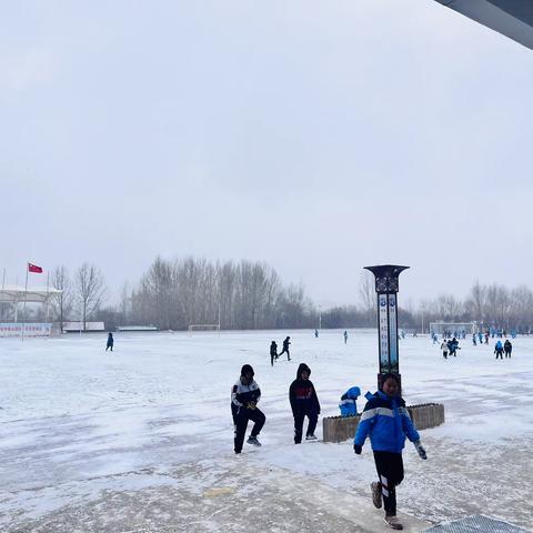 【胡尔勒中心学校】大雪纷飞，寒冬至，师生及家长须注意安全