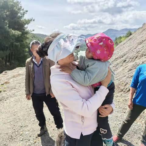 山高雾缭绕，送教出奇效