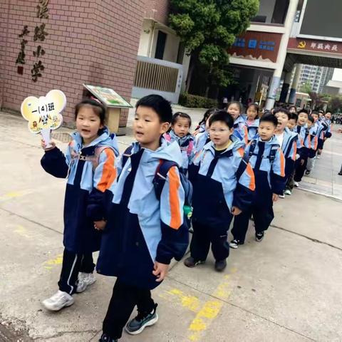 【郎小·溪韵五育】诵读经典，步履生香——行进诵读比赛顺利举行