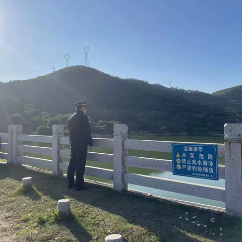 城管嵩屿中队对嵩屿街道湖堀水库周边巡查