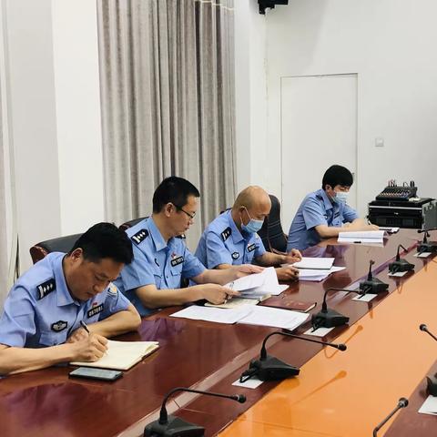 警令部召开会议传达会议精神