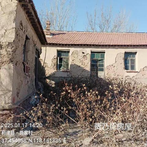 贾家村网格员开展闲置房屋巡查