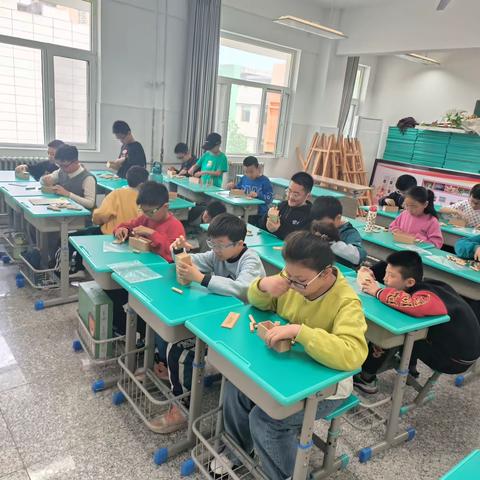 五洲观澜小学四年级思维鲁班锁社团