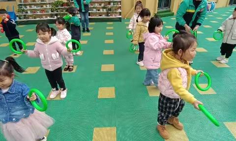 柏林幼儿园中二班幼儿第九周周四在园情况