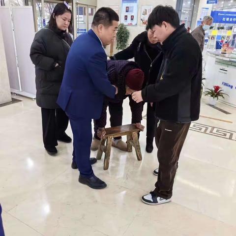 行动不便的老人，银行如何服务？