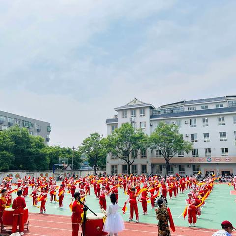 热爱运动，勇往直前—西安育英小学春季运动会二年级（1）班