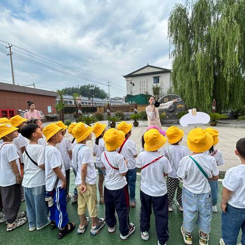 走进小学，体验成长。———三堡中心幼儿园大班幼小衔接之参观小学