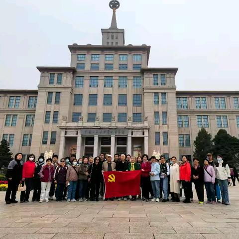 党群阵地@你 军博映初心 秋色润邻情
