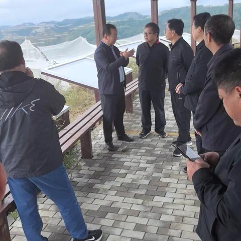江苏省徐州市农业产业化研究会会长杨亚伟一行到我区考察学习苹果产业发展情况
