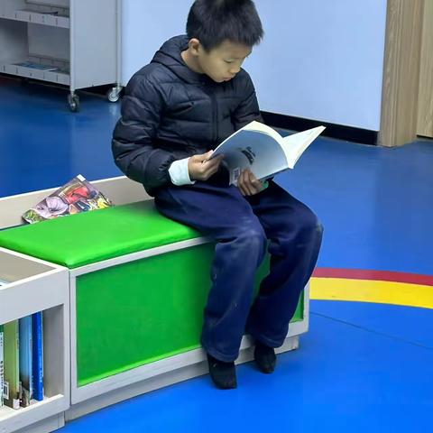 图书馆里的书香小聚——广信区第七小学书香校园阅读活动（4）