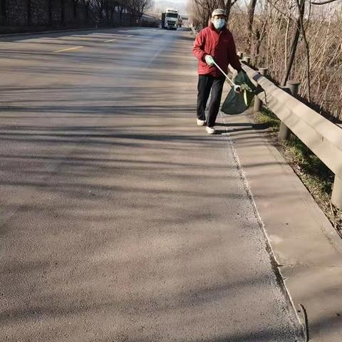 正川村：清扫街道卫生助力乡村振兴