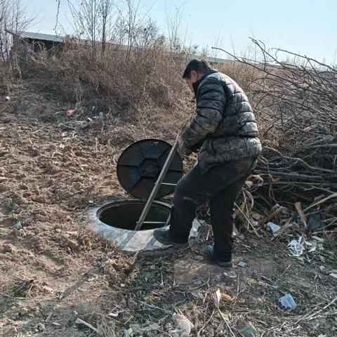 冬季乡村水表检查：守护村民用水的日常